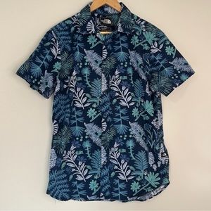 The North Face‎ Men’s short sleeve blue floral button down